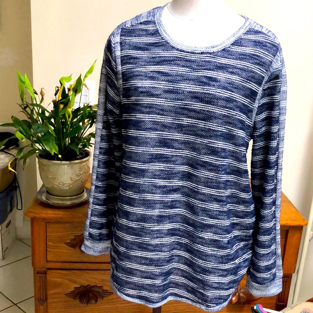 BCBGeneration Textured Top.  Size Large